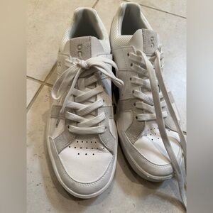 ON Roger women’s sneakers